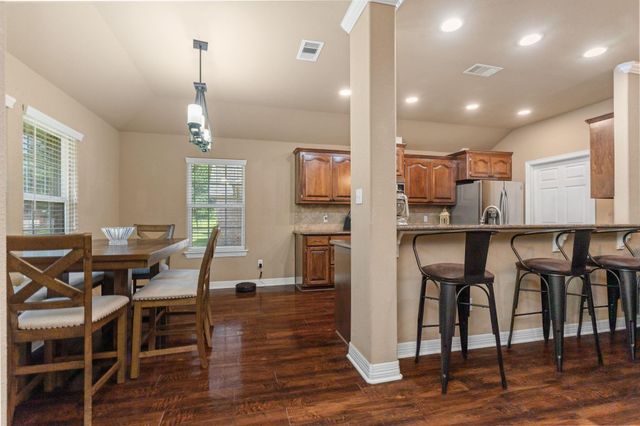 137 Silverbell Circle, Lake Jackson, TX 77566