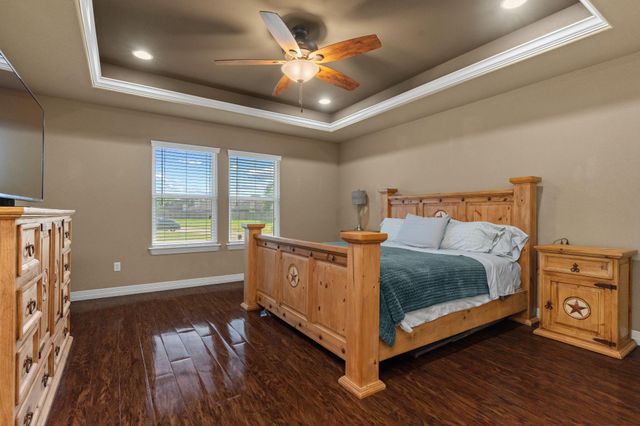 137 Silverbell Circle, Lake Jackson, TX 77566