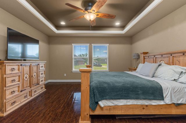 137 Silverbell Circle, Lake Jackson, TX 77566