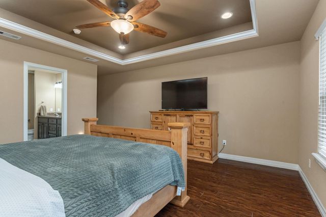 137 Silverbell Circle, Lake Jackson, TX 77566