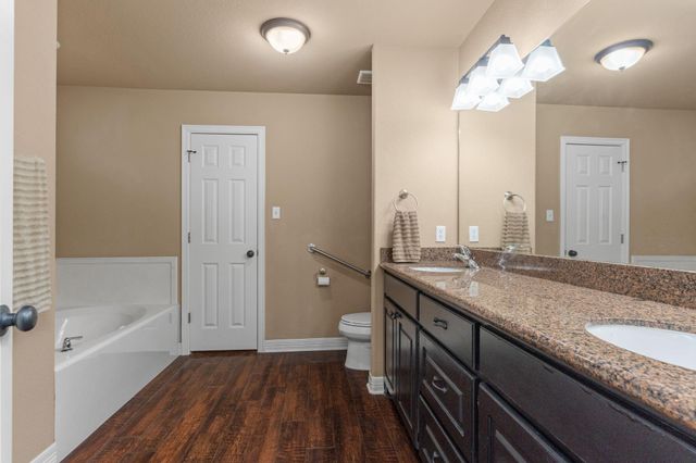 137 Silverbell Circle, Lake Jackson, TX 77566