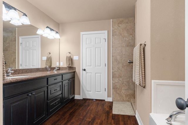 137 Silverbell Circle, Lake Jackson, TX 77566