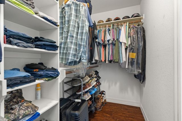 137 Silverbell Circle, Lake Jackson, TX 77566