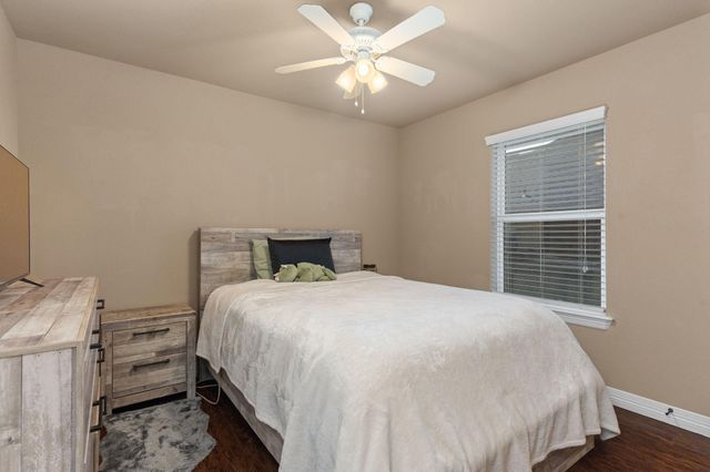 137 Silverbell Circle, Lake Jackson, TX 77566