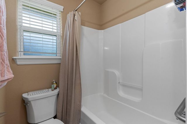 137 Silverbell Circle, Lake Jackson, TX 77566