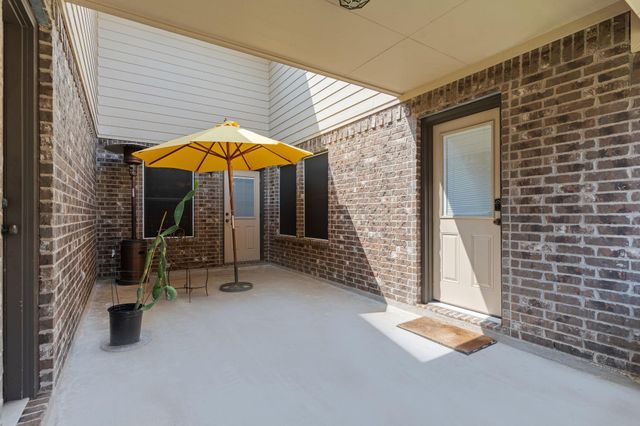 137 Silverbell Circle, Lake Jackson, TX 77566