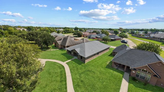 137 Silverbell Circle, Lake Jackson, TX 77566