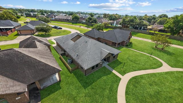 137 Silverbell Circle, Lake Jackson, TX 77566