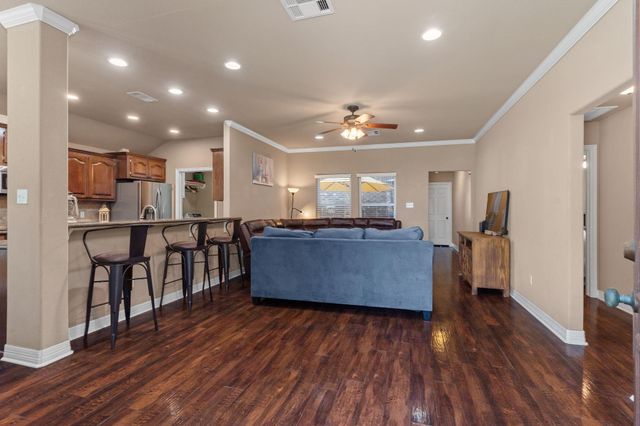 137 Silverbell Circle, Lake Jackson, TX 77566