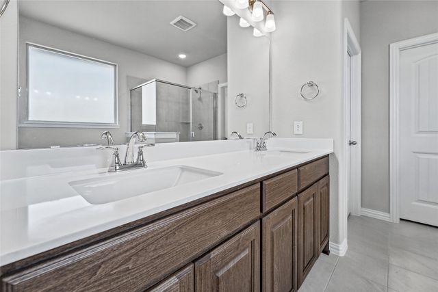 118 Sunny Side Road, Valley View, TX 76272