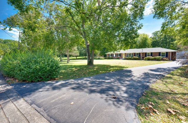 570 Joyce Ln, Nashville, TN 37216