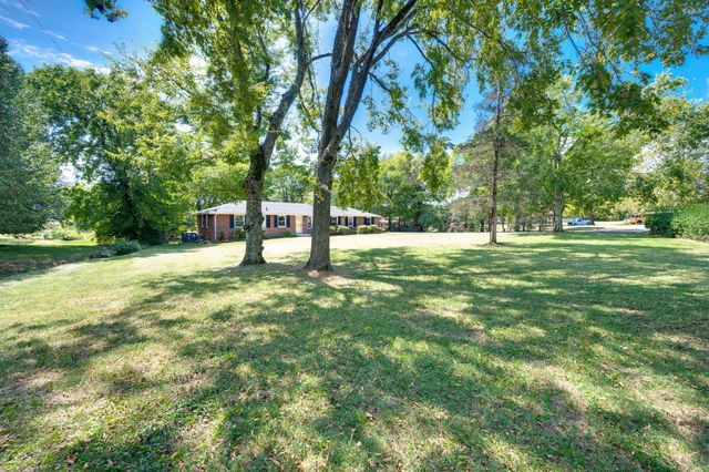 570 Joyce Ln, Nashville, TN 37216
