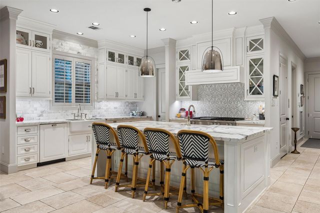 422 Pinewold Drive, Houston, TX 77056