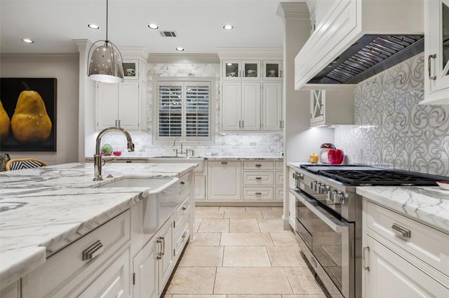 422 Pinewold Drive, Houston, TX 77056