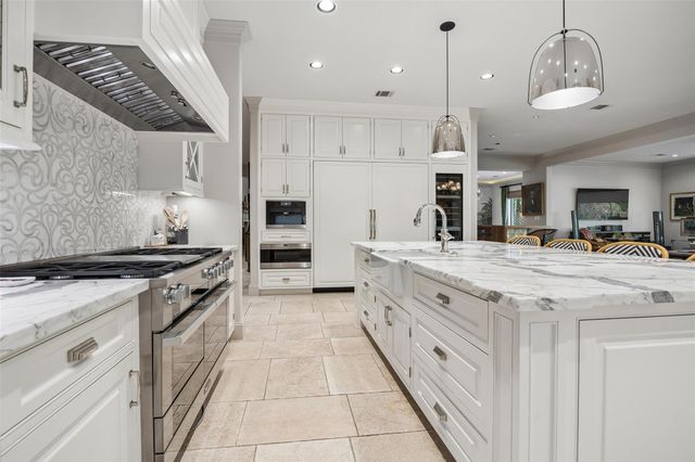 422 Pinewold Drive, Houston, TX 77056