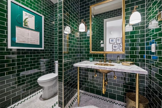 422 Pinewold Drive, Houston, TX 77056