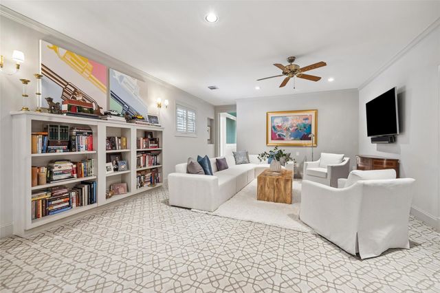 422 Pinewold Drive, Houston, TX 77056