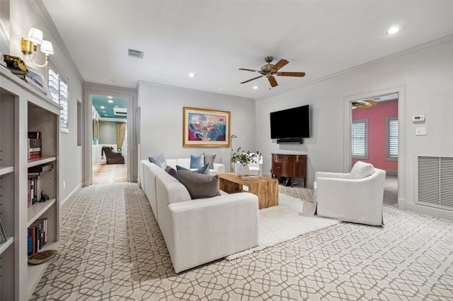 422 Pinewold Drive, Houston, TX 77056