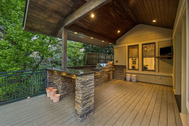 422 Pinewold Drive, Houston, TX 77056