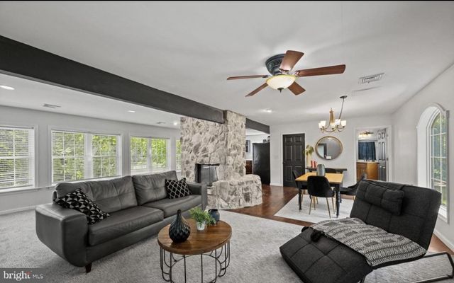 198 VALLEY LN, Hummelstown, PA 17036