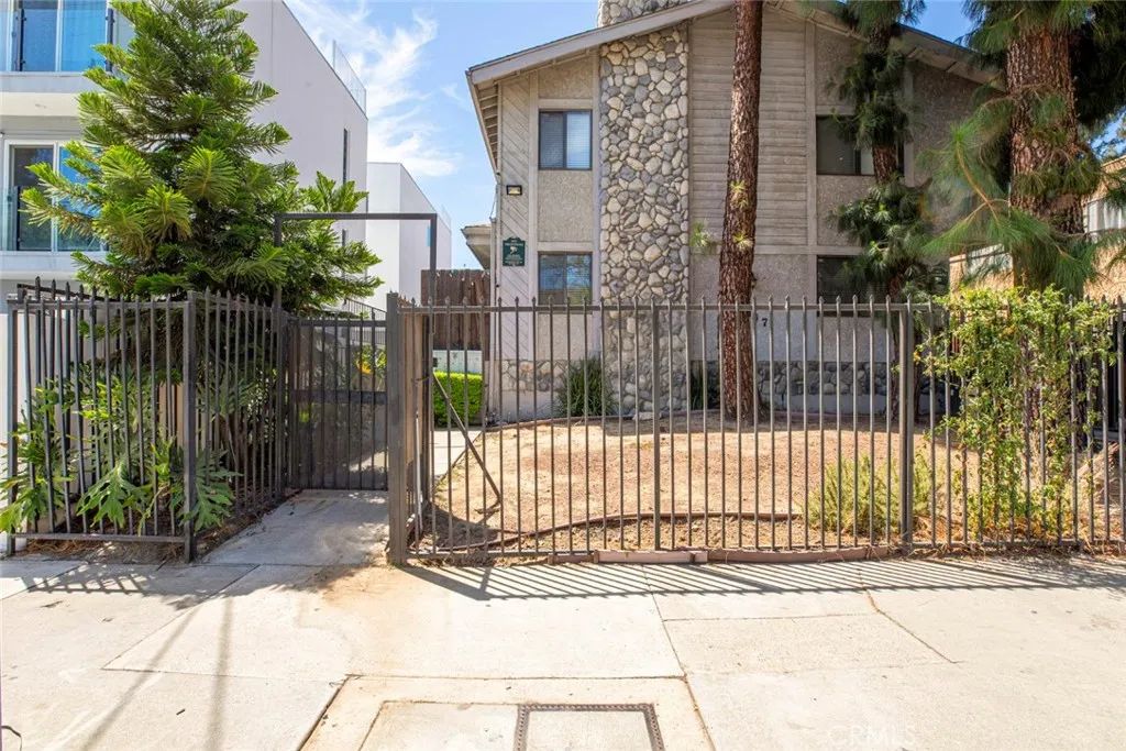 6847 Haskell Avenue 1, Van Nuys, CA 91406