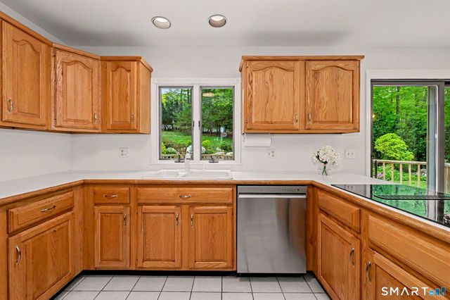 18 Kreiner Lane, Norwalk, CT 06850