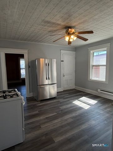 728 Highland Avenue 2nd Floor, Waterbury, CT 06708