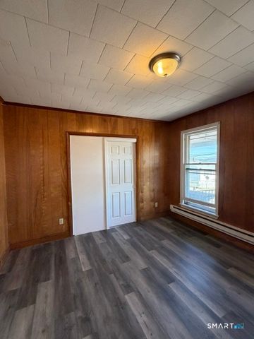 728 Highland Avenue 2nd Floor, Waterbury, CT 06708