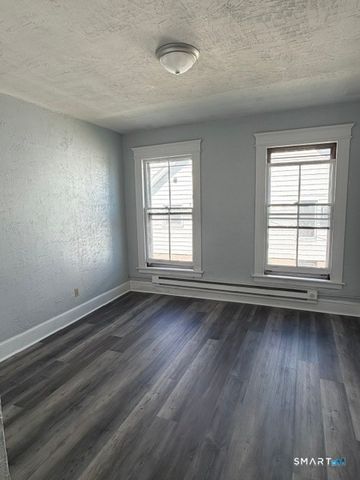 728 Highland Avenue 2nd Floor, Waterbury, CT 06708