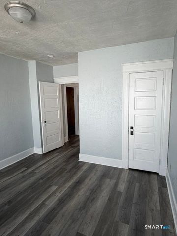 728 Highland Avenue 2nd Floor, Waterbury, CT 06708