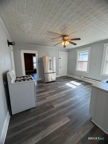 728 Highland Avenue 2nd Floor, Waterbury, CT 06708