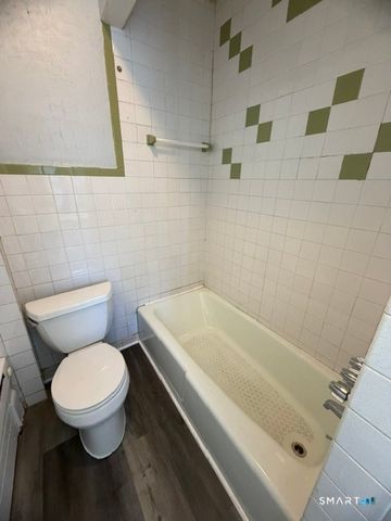 728 Highland Avenue 2nd Floor, Waterbury, CT 06708