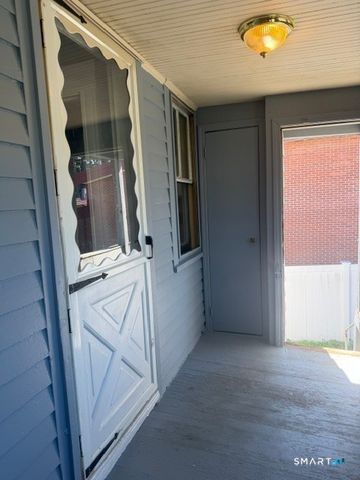 728 Highland Avenue 2nd Floor, Waterbury, CT 06708