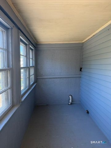 728 Highland Avenue 2nd Floor, Waterbury, CT 06708