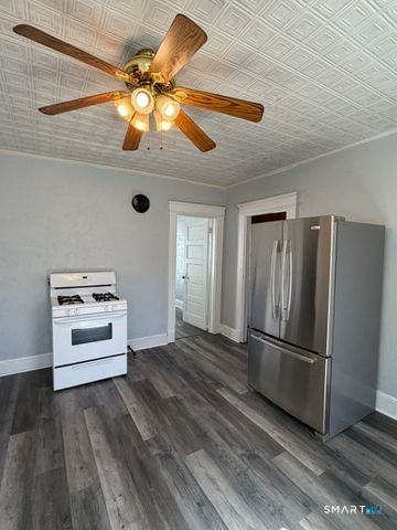 728 Highland Avenue 2nd Floor, Waterbury, CT 06708
