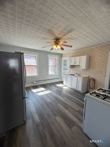 728 Highland Avenue 2nd Floor, Waterbury, CT 06708