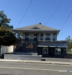 728 Highland Avenue 2nd Floor, Waterbury, CT 06708
