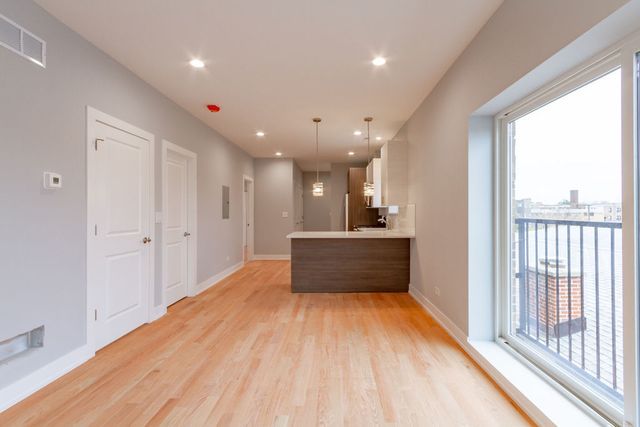 4851 N Central Avenue 2W, Chicago, IL 60630