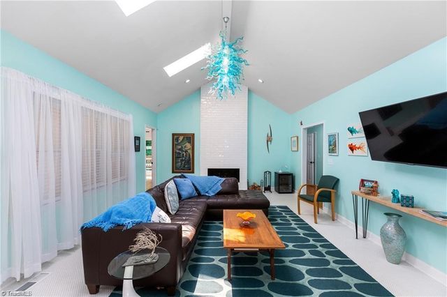 245 Heathcliff Place, Winston-salem, NC 27104