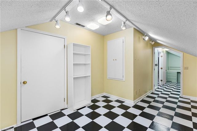 245 Heathcliff Place, Winston-salem, NC 27104