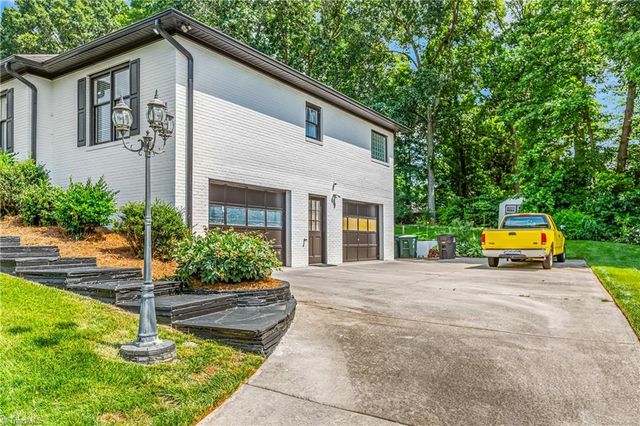 245 Heathcliff Place, Winston-salem, NC 27104