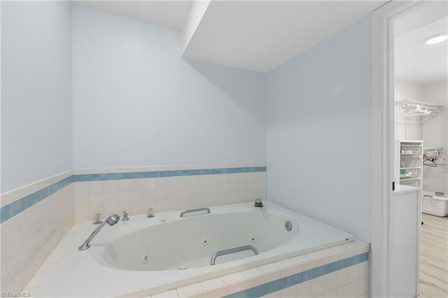 245 Heathcliff Place, Winston-salem, NC 27104