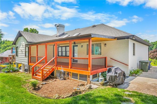 245 Heathcliff Place, Winston-salem, NC 27104