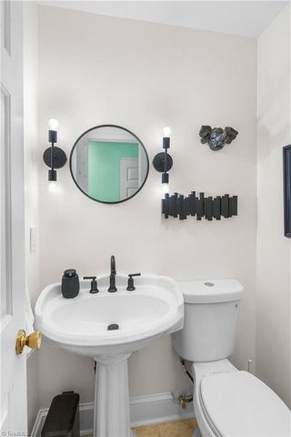 245 Heathcliff Place, Winston-salem, NC 27104