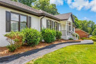 245 Heathcliff Place, Winston-salem, NC 27104