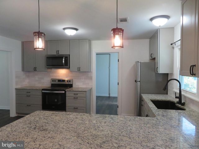 7895 PAVILION DR, Severn, MD 21144