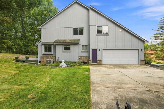 1085 Bear Creek Court, Oakland Twp, MI 48306