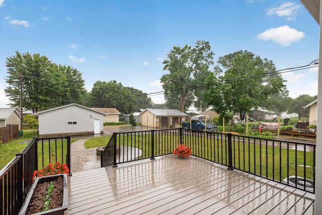 413 3rd Avenue E, Shakopee, MN 55379