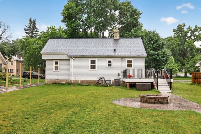 413 3rd Avenue E, Shakopee, MN 55379