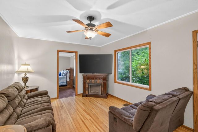 413 3rd Avenue E, Shakopee, MN 55379